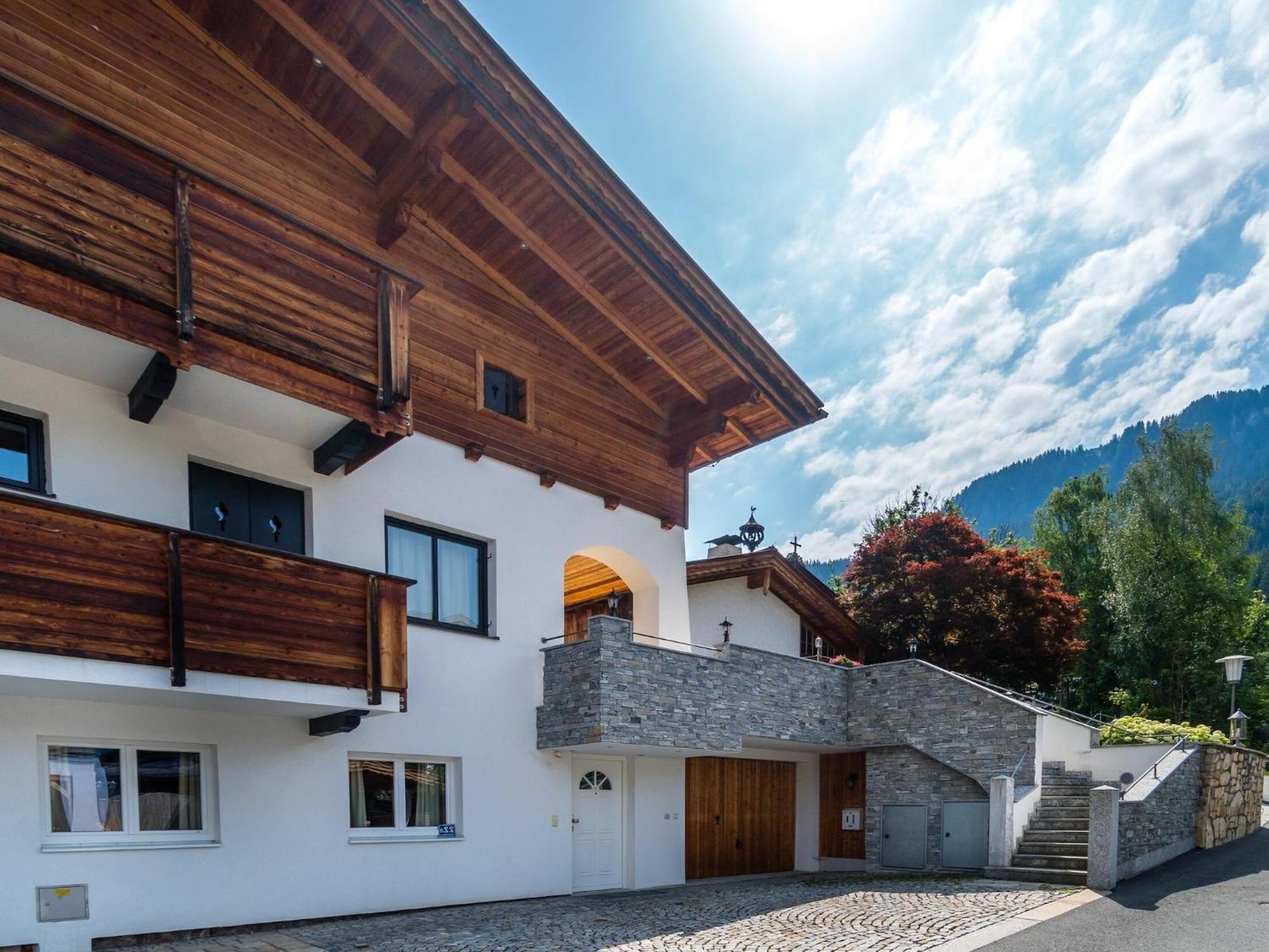 Apartment Near The Hahnenkamm Cable Car Kitzbuhel Exterior photo